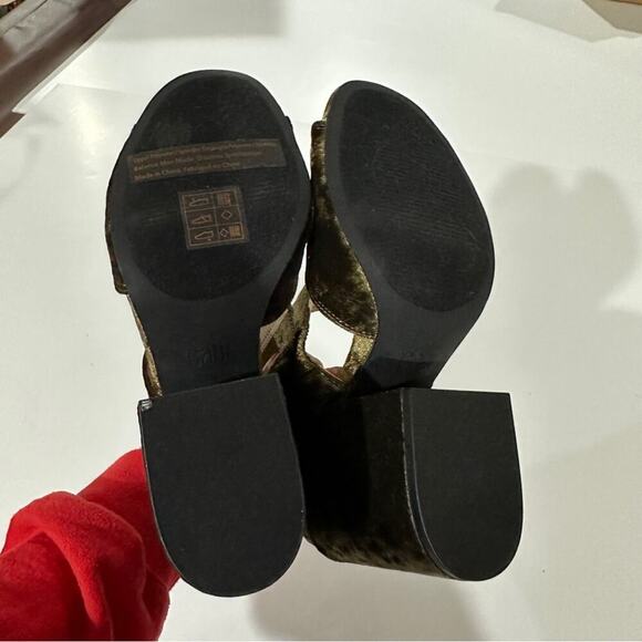 Cabi Interlock Block Crushed Velvet Heels in Moss Size 7 - Picture 9 of 12